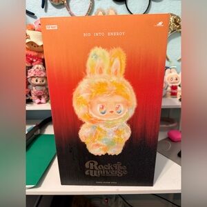 Pop Mart Rock the Universe Vinyl Figure NEW LABUBU